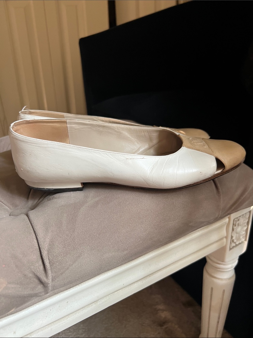 CHANEL Two-Tone Leather Cap-Toe Flats in White and Beige - Picture 6 of 8